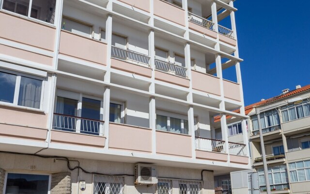 Carcavelos Beach Apt