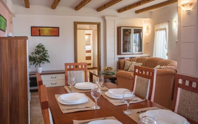 Beautiful Home in Komarna With Wifi and 2 Bedrooms