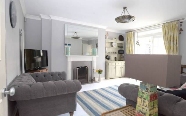 2 Bedroom Apartment Next to the Sea