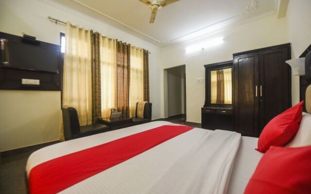 OYO 30855 Hotel Royal Residency