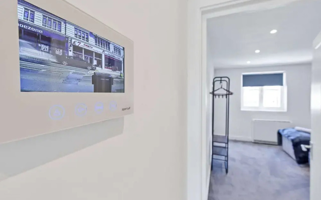 Right On : Bright On Apartment 1B | By My Getaways