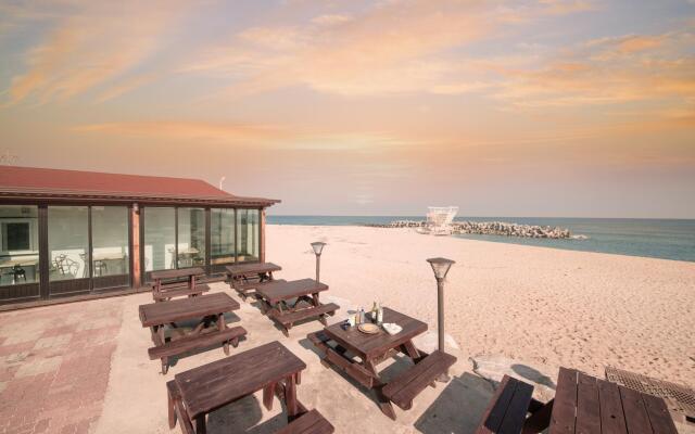 Gyeongpo East Pension