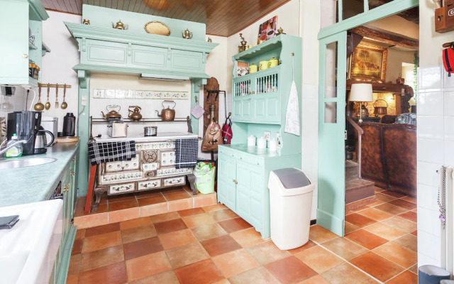 Authentic Holiday Home in Puy-l'evêque With Swimming Pool