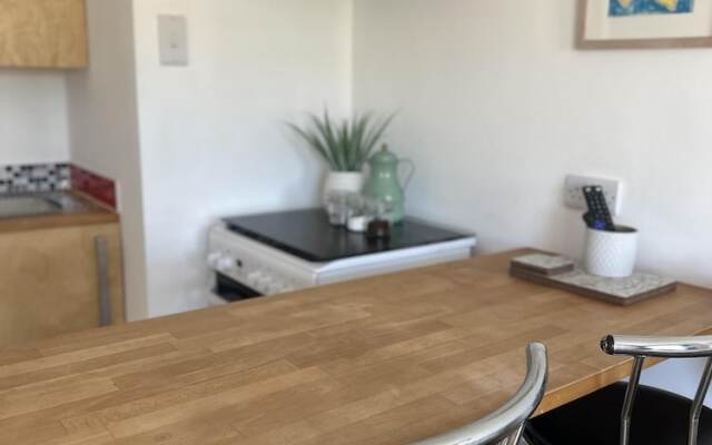 Cozy Coastal Lodge in Hayle