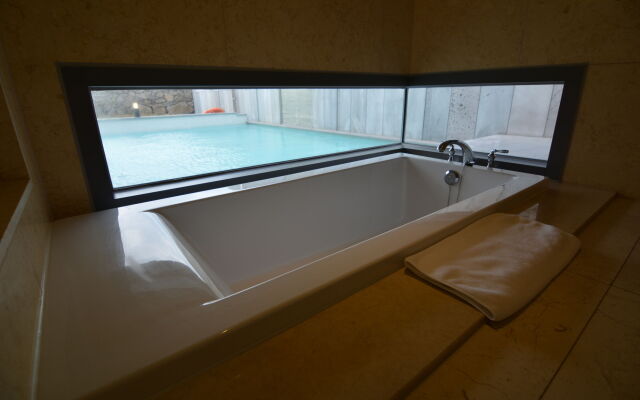 Luston Villa & Hotel