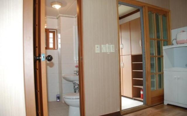 Sacheon Baegunimeomuneungot Pension