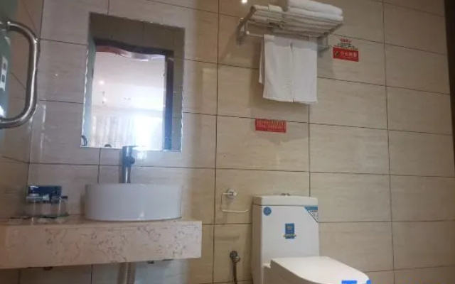 Weiterei E-sports Homestay (Fuyang Baolong Plaza)