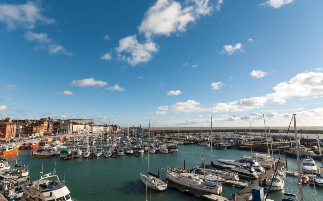 Royal Harbour Hotel