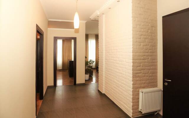 Two BR apt for family travelers