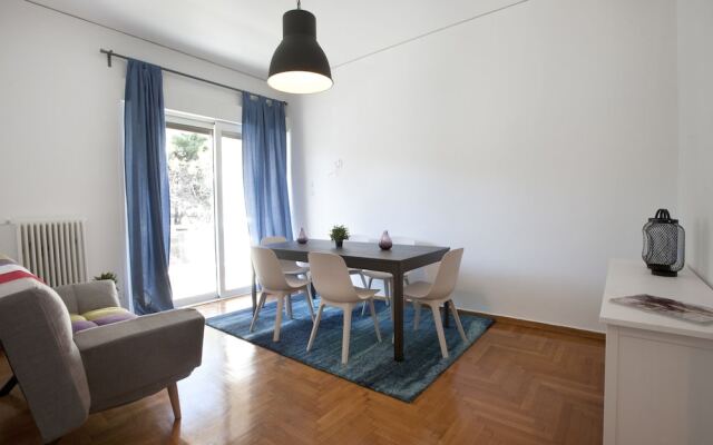 Palaio Faliro, Bright and Spacious Apartment