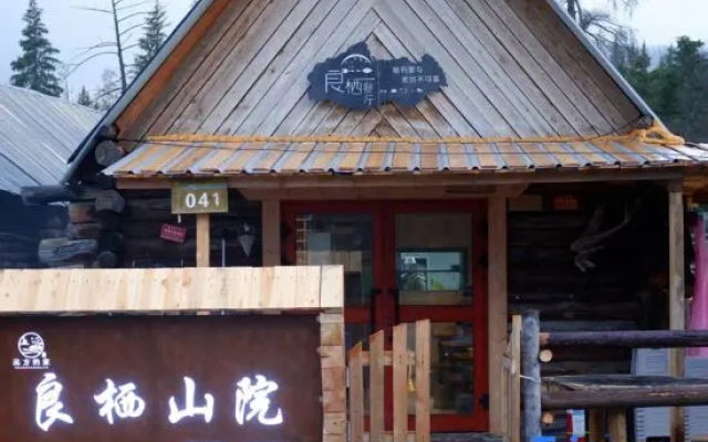 Kanas Liangqishanyuan – Exterior – Altay