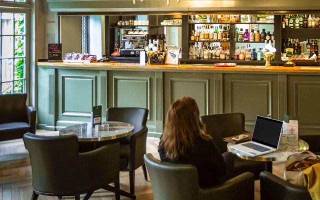 Bush Hotel Farnham