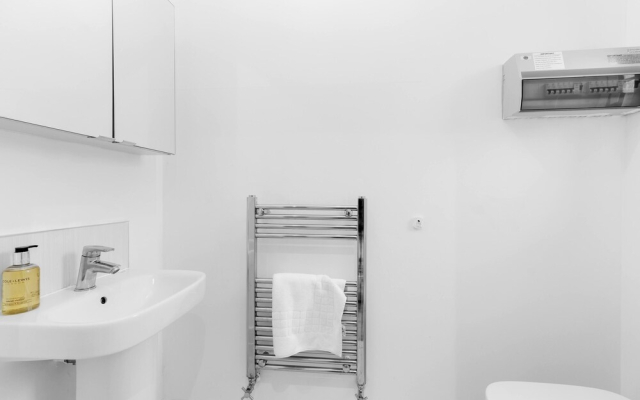 Luxury 3 bdrm Serviced House Leavesden