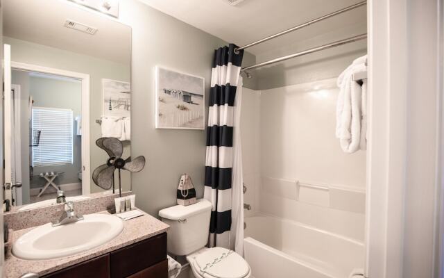 Laketown Wharf - 810