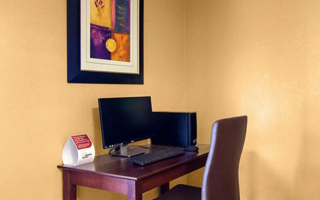 Super 8 by Wyndham Sturtevant/Racine