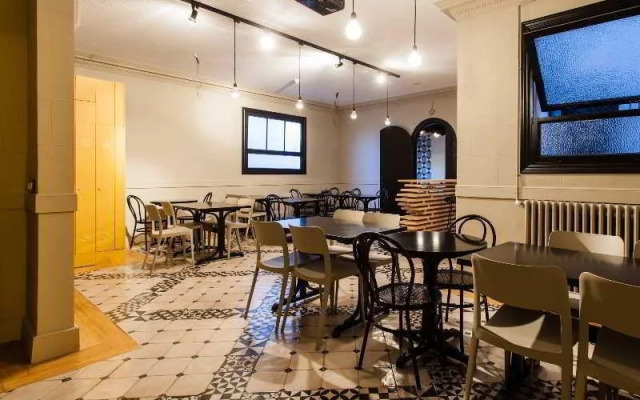 Residencias Universitarias Nikbor S L