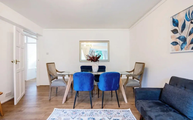 Cozy 2 bedroom flat- Heart of Victoria