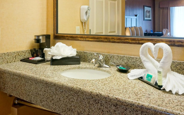 Castle Inn and Suites