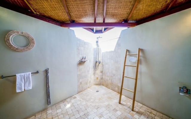 Blue Lagoon Avia Villa