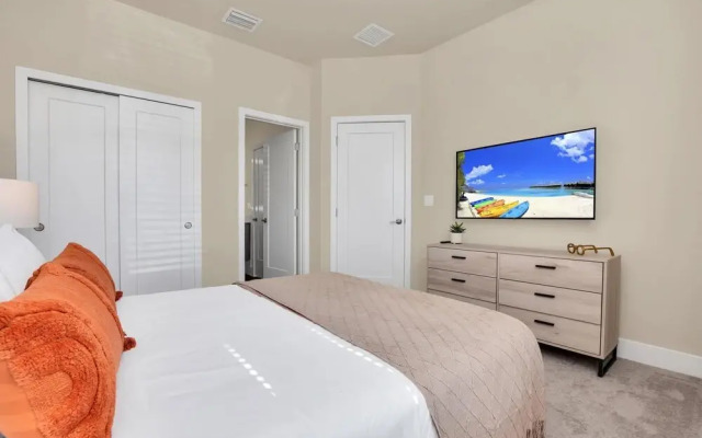 Modern 3BR Townhouse With Pool Near Disney