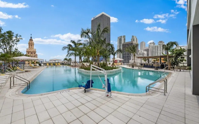 Luxury PH 51st Floor City Views