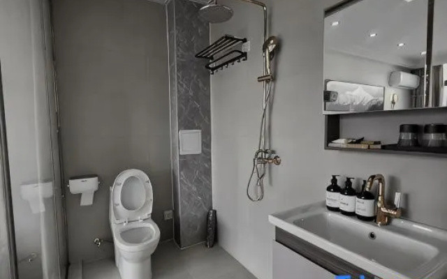 Shiguangyu Scenic Apartment (Xiaoputuo) – Bathroom – Dali