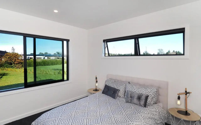 36 on Burgundy - Martinborough Holiday Home
