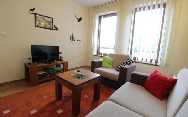 Pine Tree Apartment D34