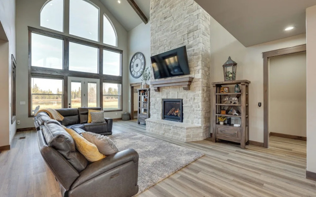 Spacious Mccall Home w/ Private Lake Access!