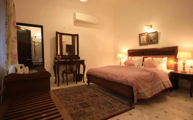 Roop Niwas Kothi, Near Mandawa