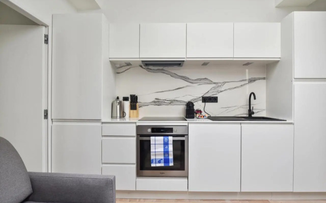 141-Suite Klein, townhouse style APT, Marais, Paris