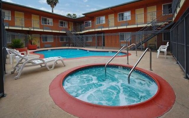 Rodeway Inn and Suites Near Convention Center