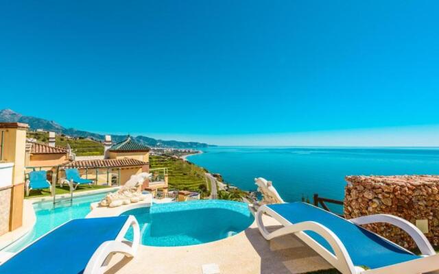 Casa Ventanas al Mediterraneo Nerja by Ruralidays