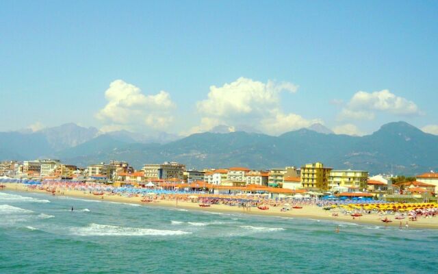 Spacious Holiday Home in Lucca With Swimming Pool