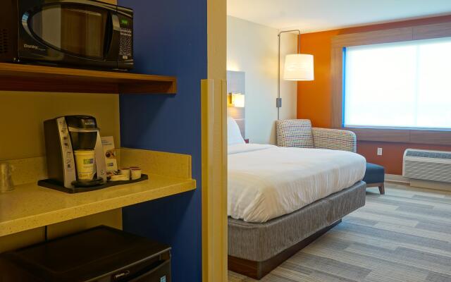 Holiday Inn Express & Suites Omaha - Millard Area by IHG