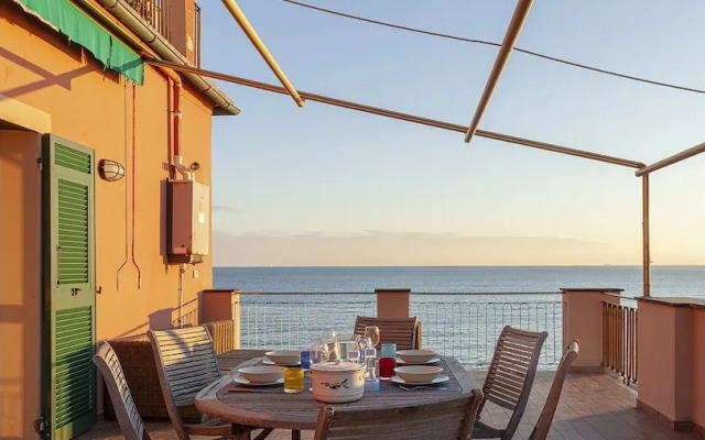 Sea Sound Apartment with Terrace