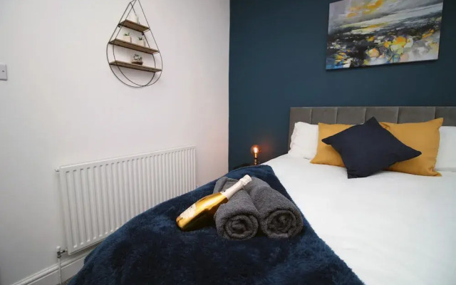 Dyzyn Living - City View City Center 5 Mins From Train Station