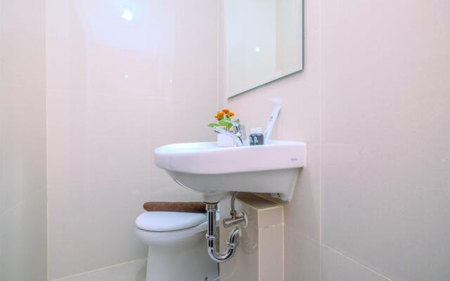 Cozy And Homey Studio Room Transpark Cibubur Apartment