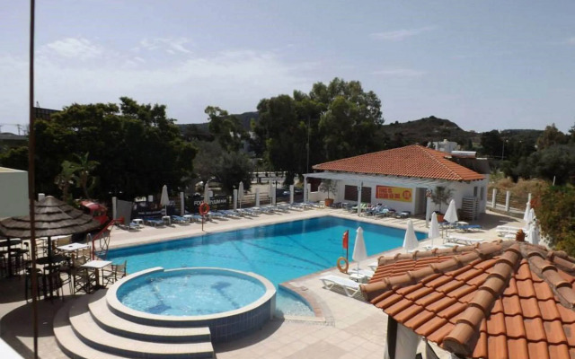Tinas Plus Hotel