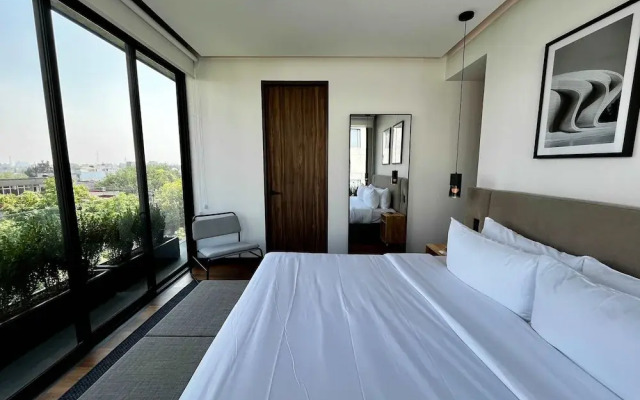 w Amazing 2BR With Elegant Balcony in Roma Nte