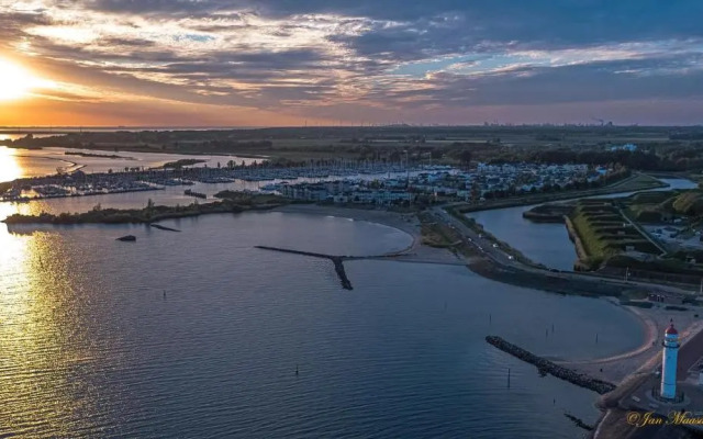 Beach bungalow Hellevoetsluis