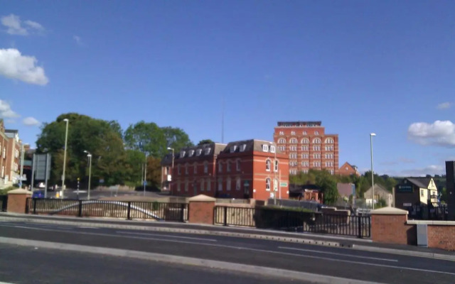Trade Digs Stroud - 1 and 2 bedrooms available