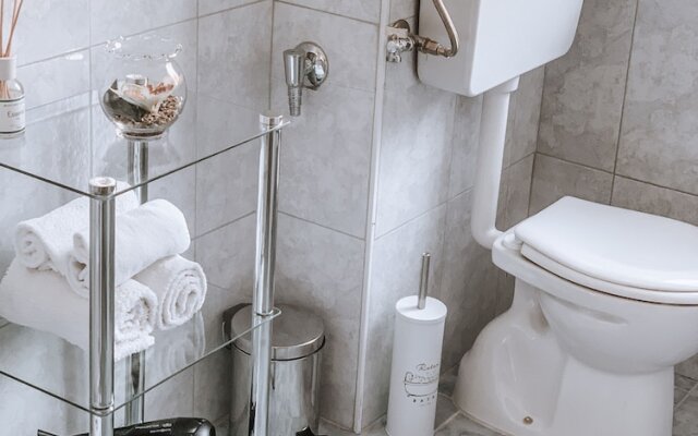 City Bb Chic Room With Shared Bathroom