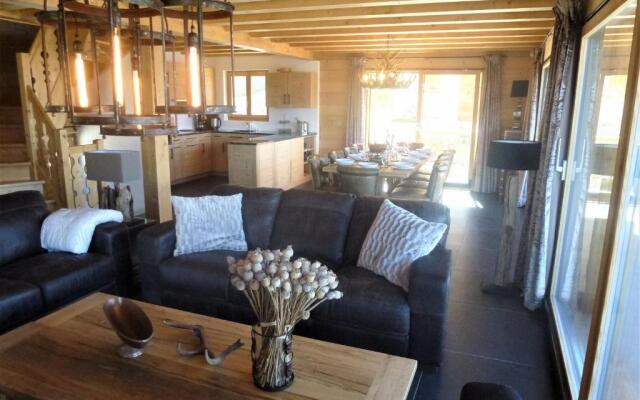 Adele Ski In And Ski Out Chalet 10 Pers