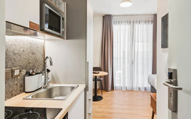 Limehome Piraeus Iris