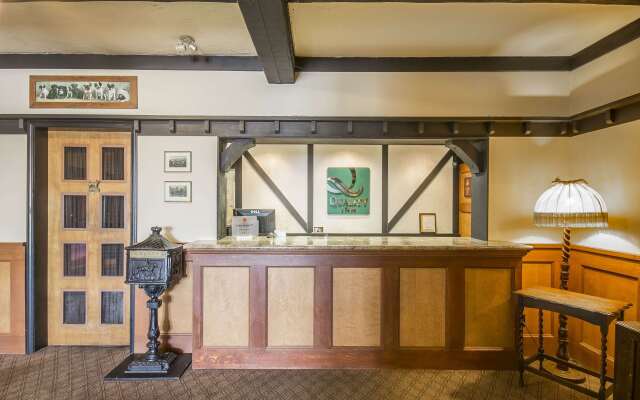 Quality Inn Waddling Dog