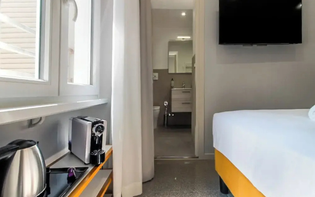 Velia Relais