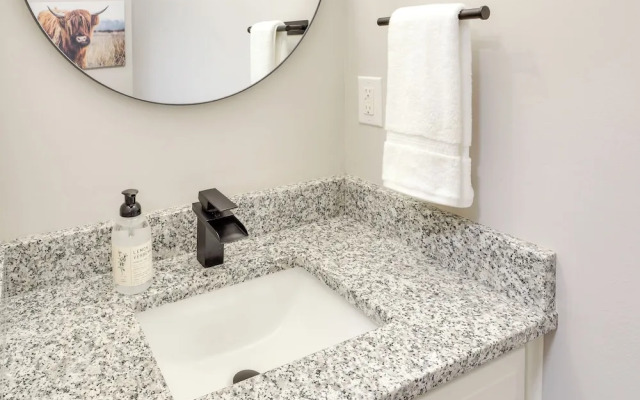 Modern Townhome: Walk to Tennessee Tech University