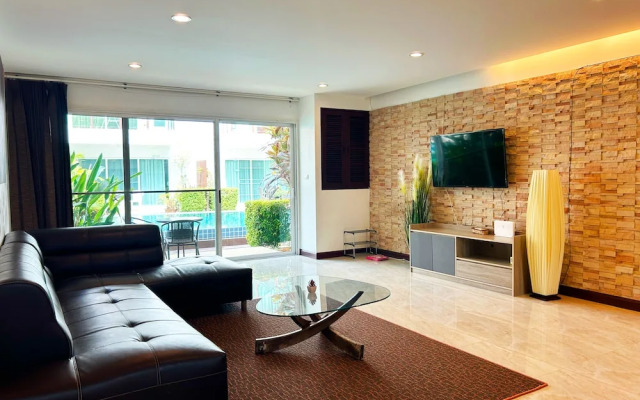 3BR Villa Rooftop Pool Gym Near BeachV28