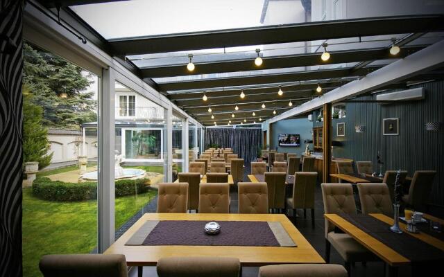 Xavin Hotel